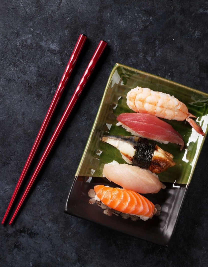 Sushiteller mit Stäbchen